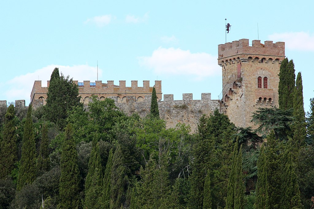 Il castello di Strozzavolpe in Toscana